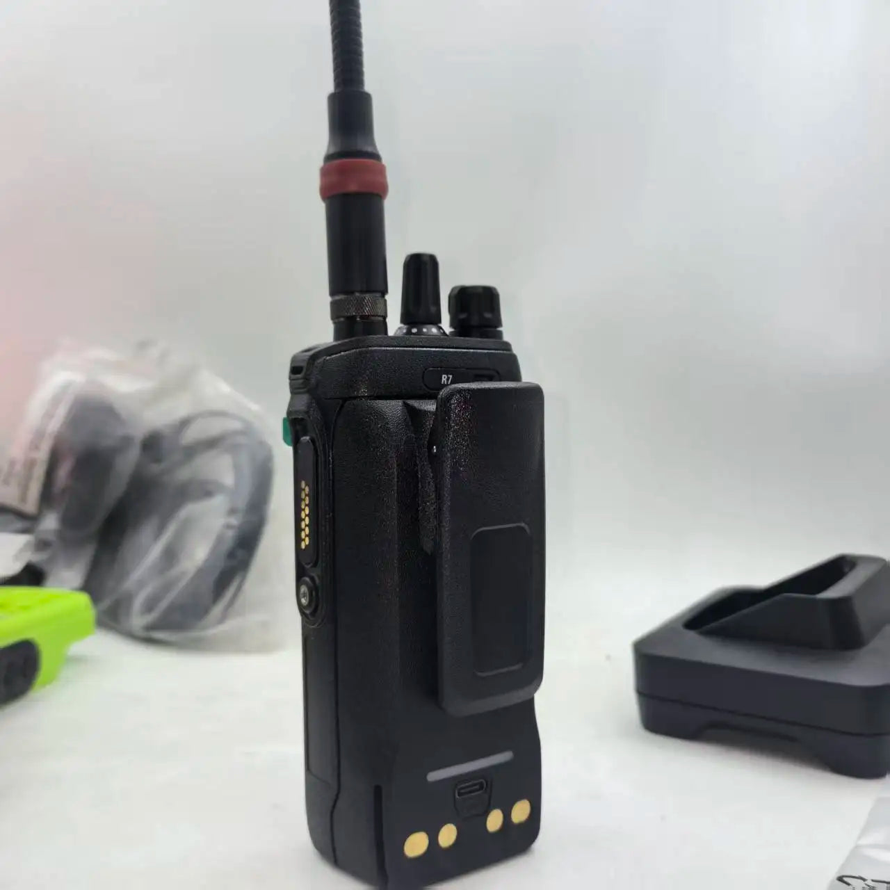 R7 radio Android 9 zello 4G poc walkie talkie（Battery charger is compatible with the original equipment）