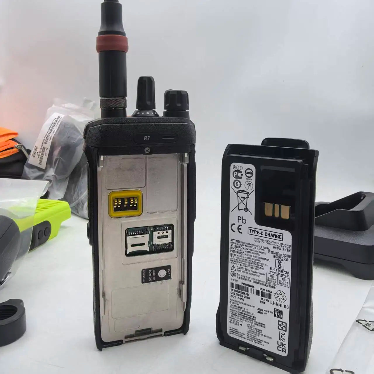 R7 radio Android 9 zello 4G poc walkie talkie（Battery charger is compatible with the original equipment）