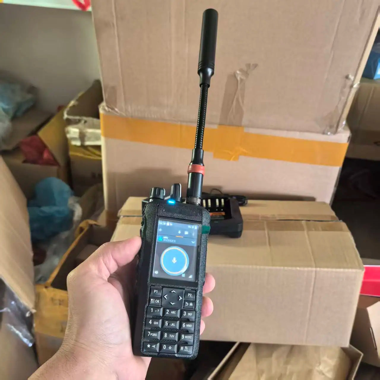 R7 radio Android 9 zello 4G poc walkie talkie（Battery charger is compatible with the original equipment）