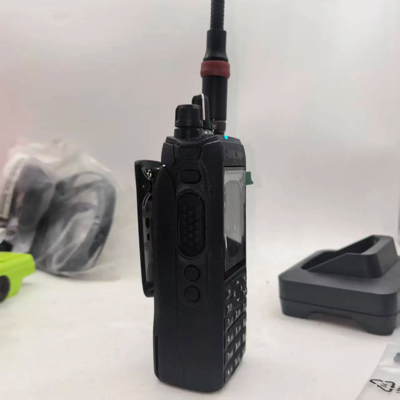R7 radio Android 9 zello 4G poc walkie talkie（Battery charger is compatible with the original equipment）
